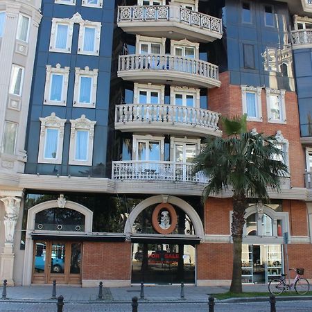 Batumi Apartment In Front Of Sheraton Esterno foto