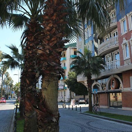 Batumi Apartment In Front Of Sheraton Esterno foto