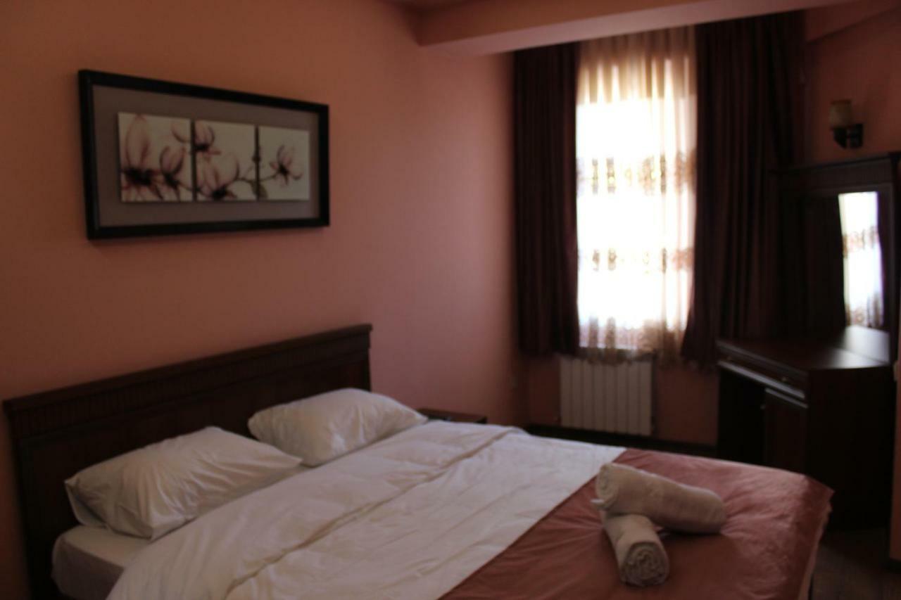 Batumi Apartment In Front Of Sheraton Esterno foto