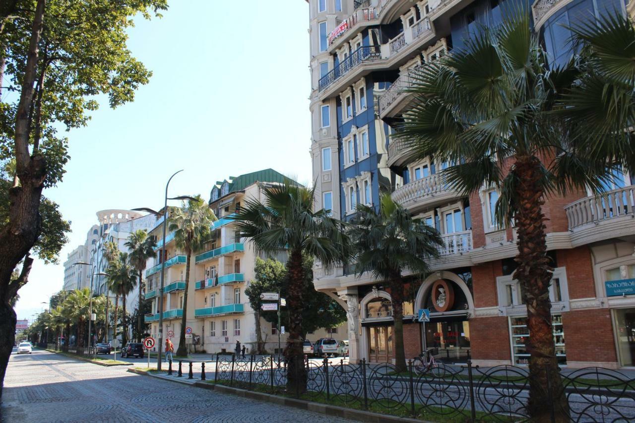 Batumi Apartment In Front Of Sheraton Esterno foto