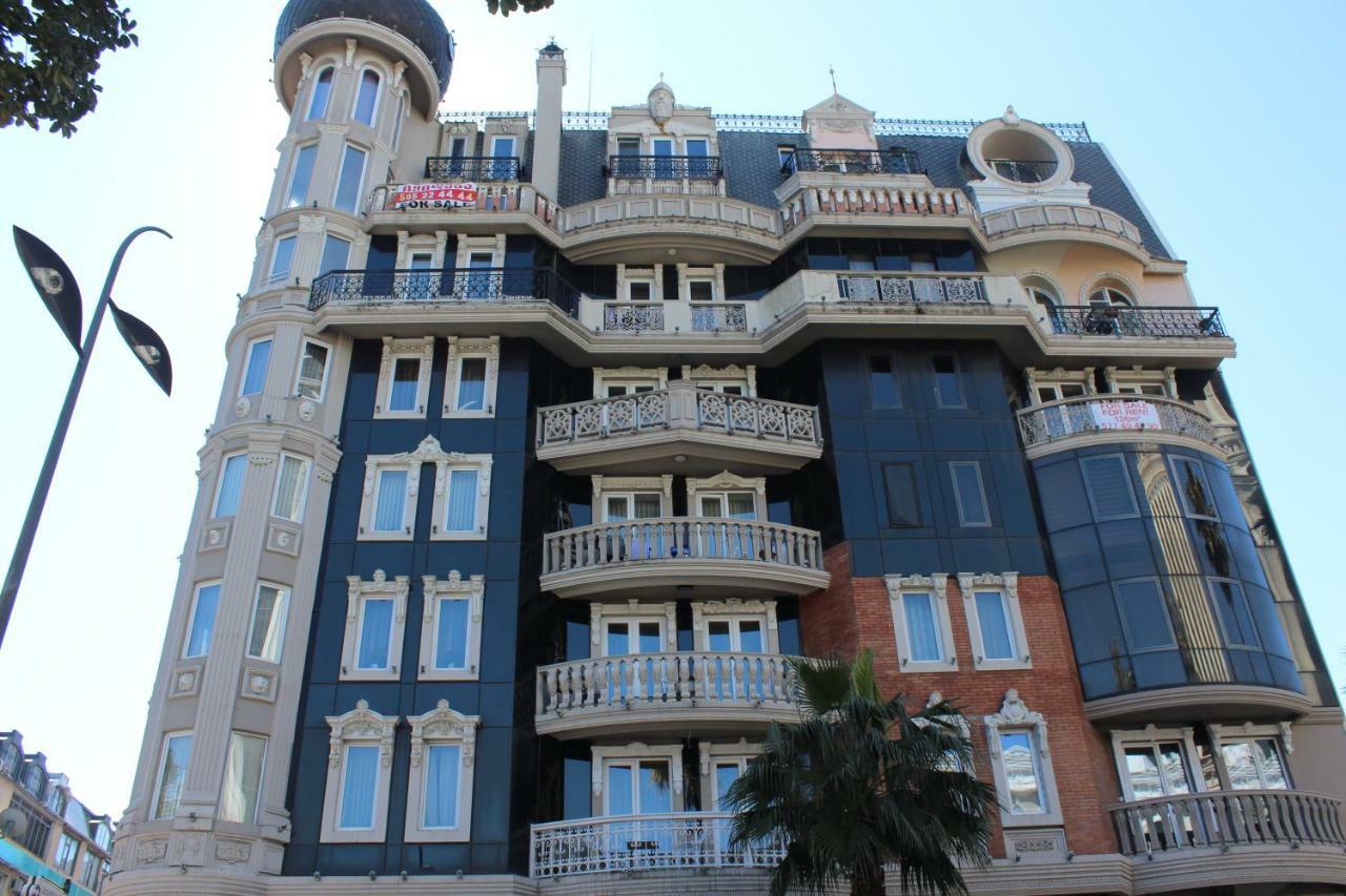 Batumi Apartment In Front Of Sheraton Esterno foto