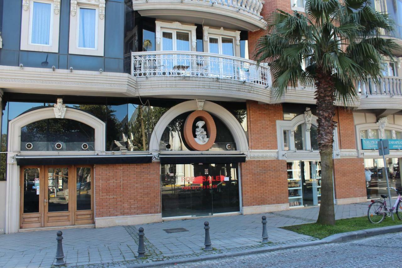 Batumi Apartment In Front Of Sheraton Esterno foto