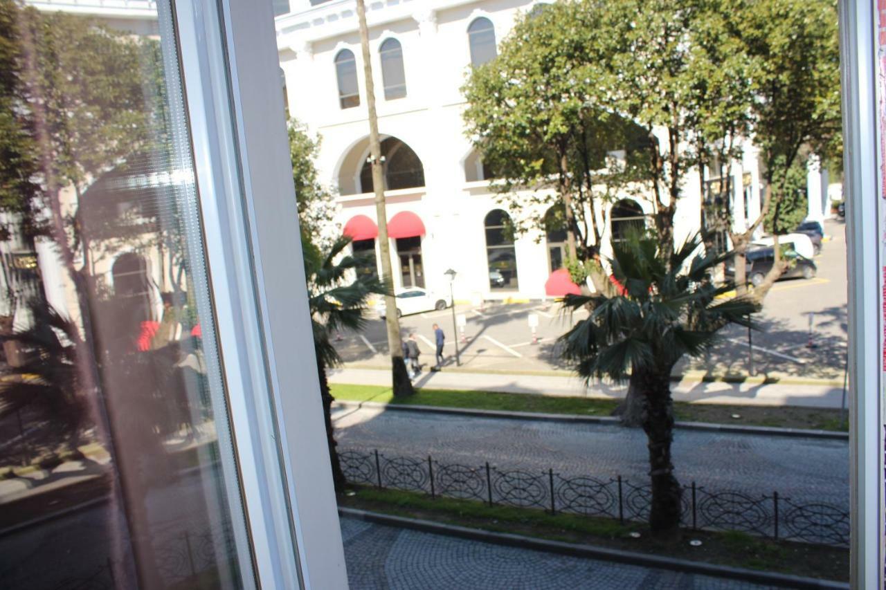 Batumi Apartment In Front Of Sheraton Esterno foto