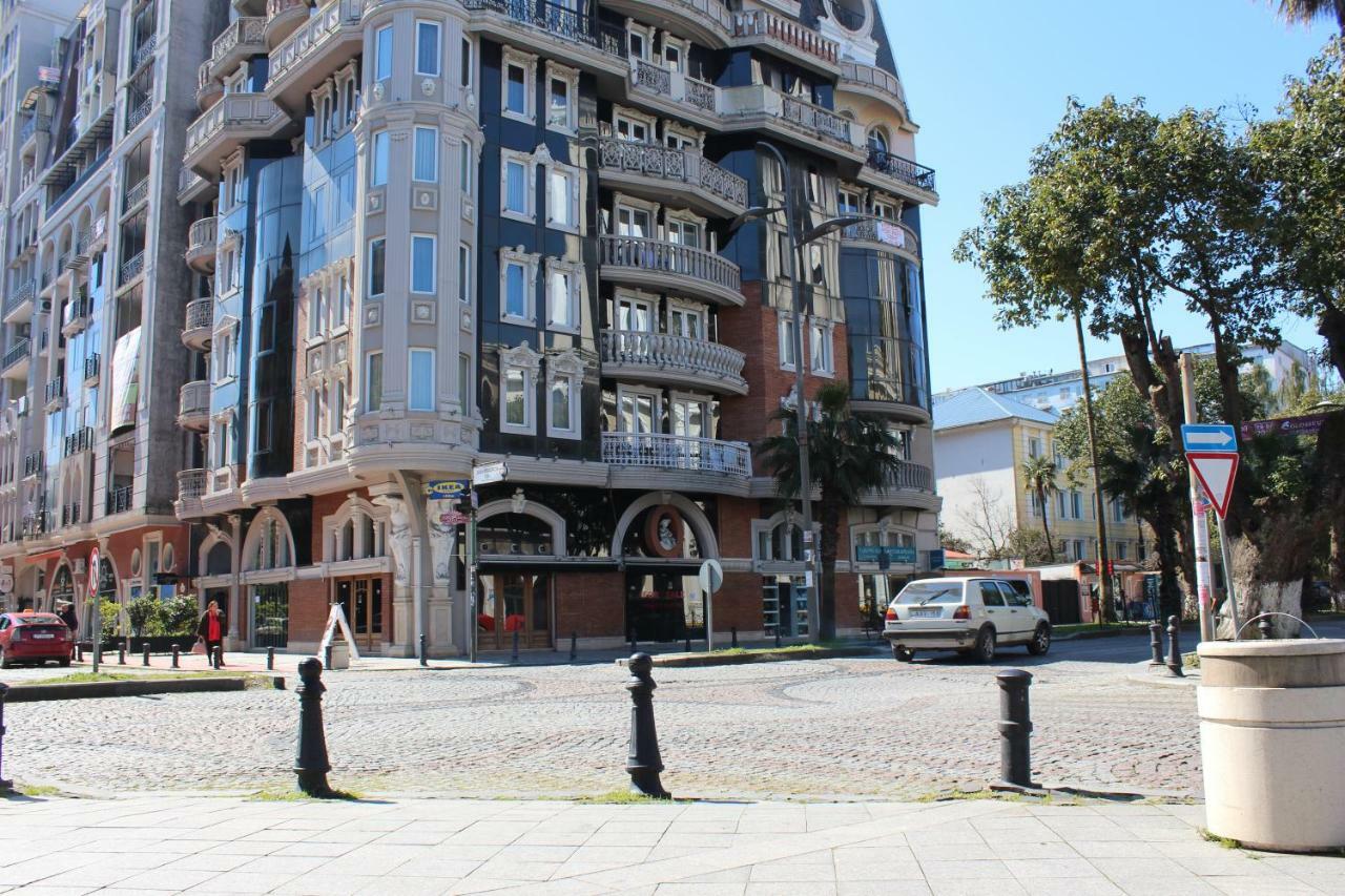 Batumi Apartment In Front Of Sheraton Esterno foto