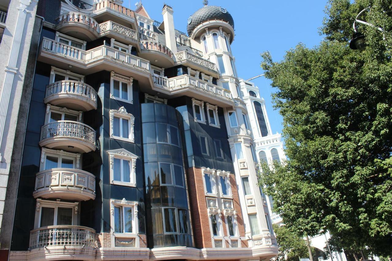 Batumi Apartment In Front Of Sheraton Esterno foto