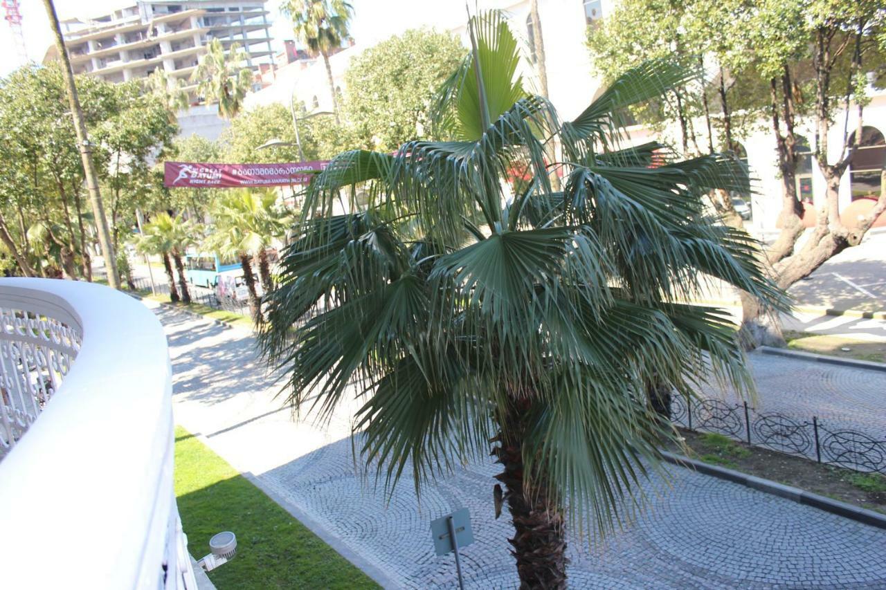 Batumi Apartment In Front Of Sheraton Esterno foto