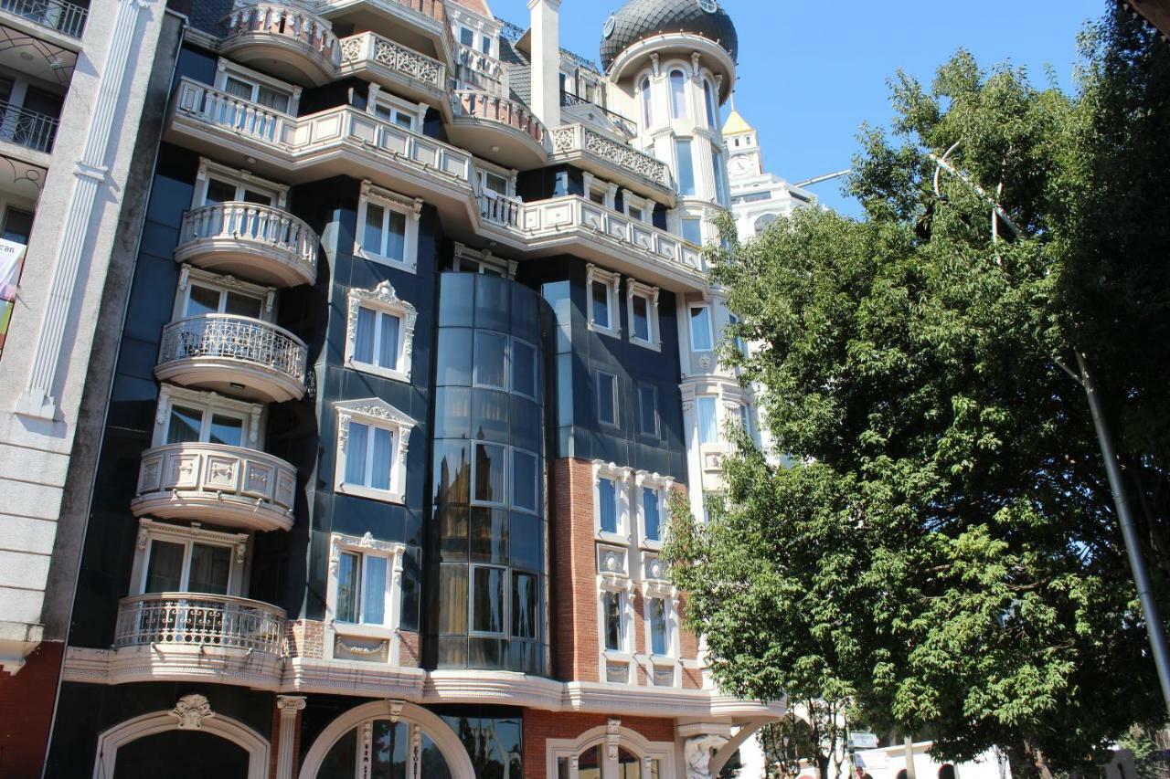 Batumi Apartment In Front Of Sheraton Esterno foto