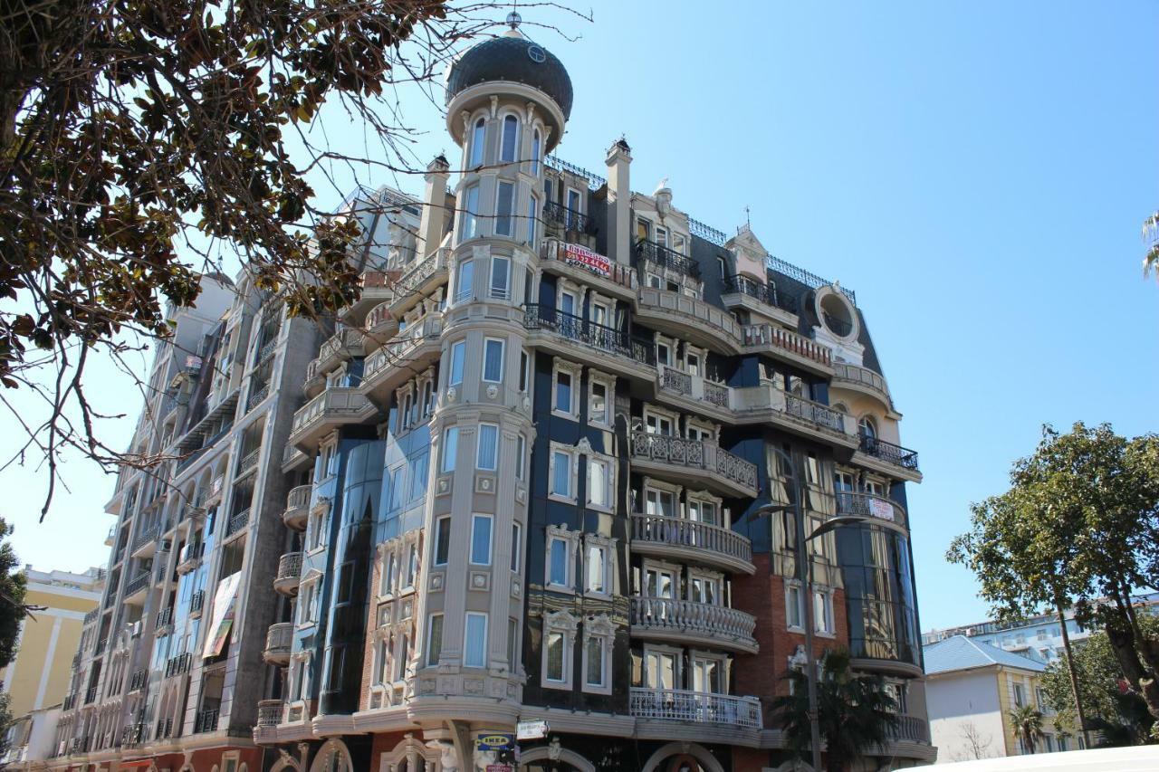Batumi Apartment In Front Of Sheraton Esterno foto