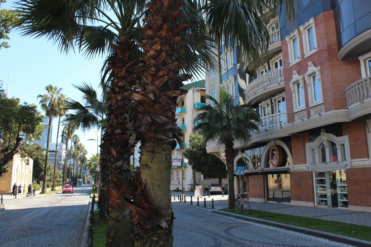 Batumi Apartment In Front Of Sheraton Esterno foto